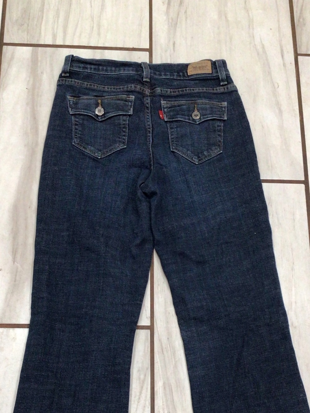 Vintage Levi’s 512 Perfectly Slimming Bootcut Jeans Womens Size 6M Dark Wash.